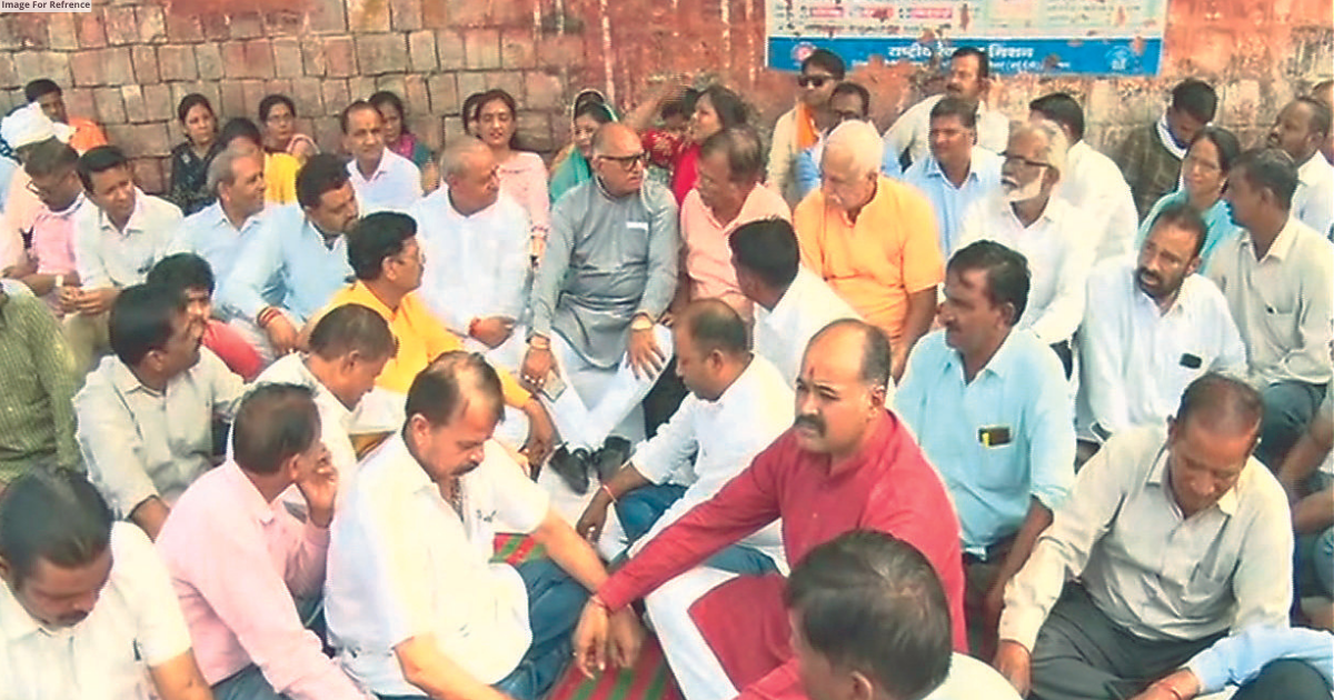 Victim’s kin end dharna after Govt agrees to demands